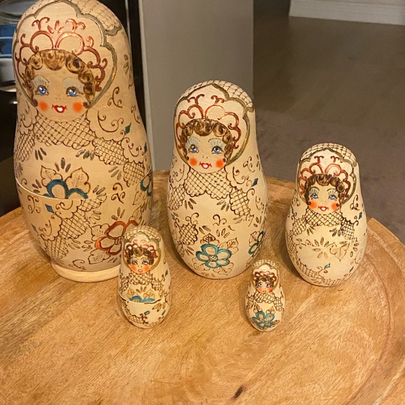 Hand-Painted Nesting Dolls Set